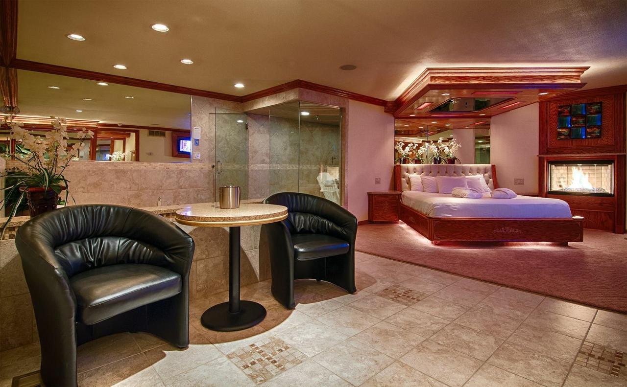 Sybaris Pool Suites Northbrook - Adults Only Ґленв’ю Екстер'єр фото